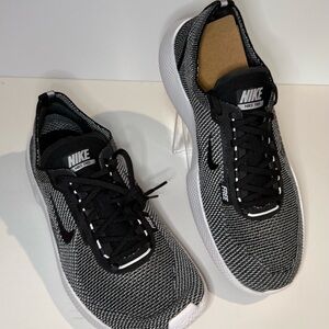 Nike Men's Black and Gray Sneakers